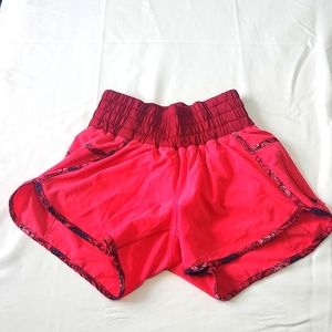 Lululemon Tracker shorts size 4